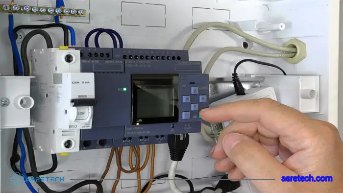 PLC تجهیزات اتوماسیون صنعتی